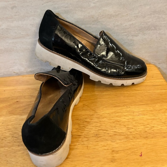 Vionic Shiny Black Women's Loafers - Picture 4 of 7